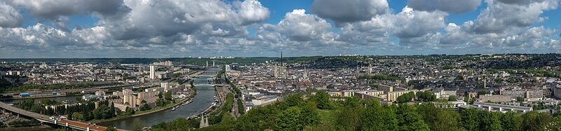 1093px_Panorama_of_Rouen