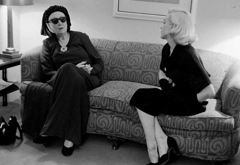 1953-01-LA-Sunsent_Tower-Marilyn_with_Edith_Sitwell-012-1-by_george_silk-1