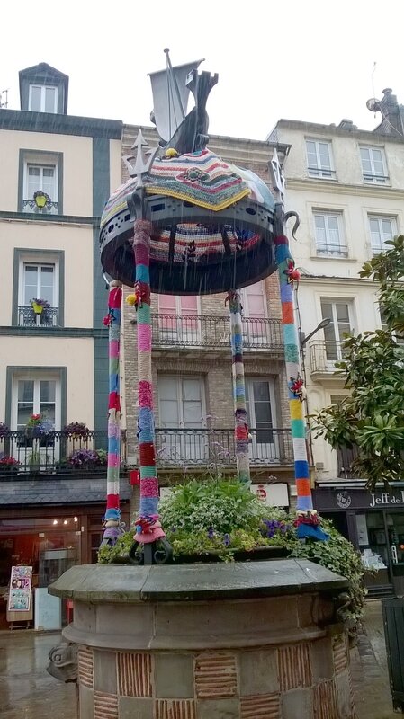 Puits-salé-yarn-bombing-Dieppe
