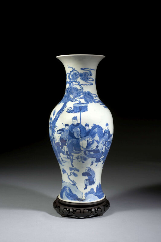 A blue and white porcelain vase, Qing dynasty, 19th century