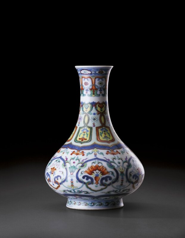 An extremely rare small doucai vase, Seal mark and period of Qianlong (1736-1795)