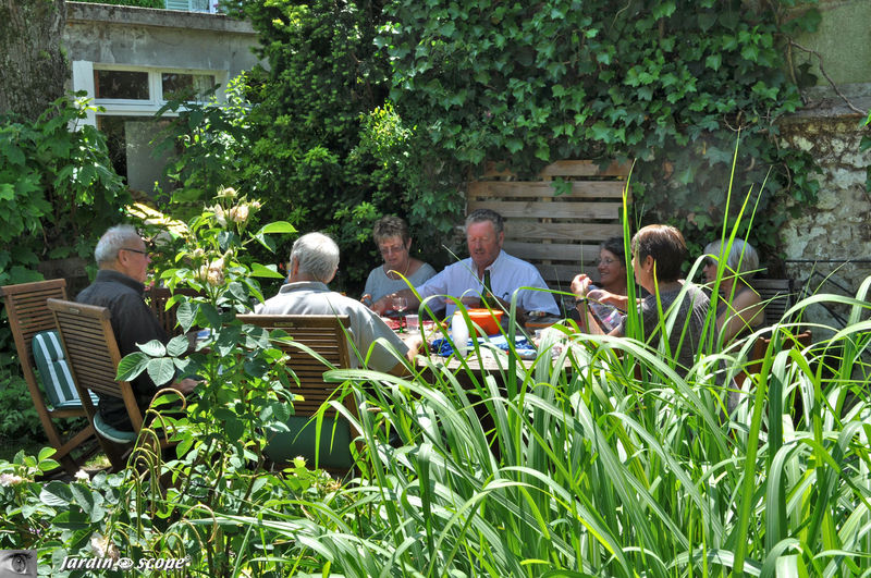Pique nique convivial entre ami(e)s jardinautes
