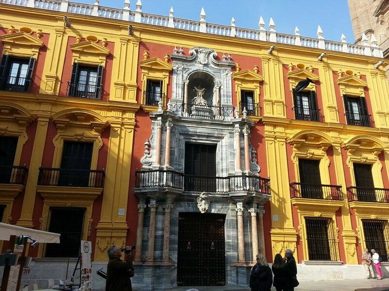 batiment rouge jaune