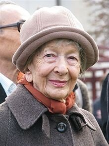 ob_659dd9_220px_wislawa_szymborska_cracow_poland_1_