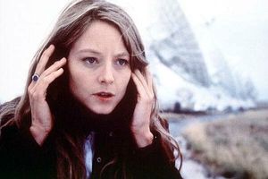 jodie-foster-ecoutant-son-contact_jpg_500x630_q95