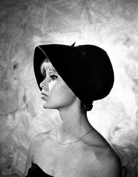 1961-12-studio-collier-BB_en_chapeau_noir-010-1-par_JB-1a