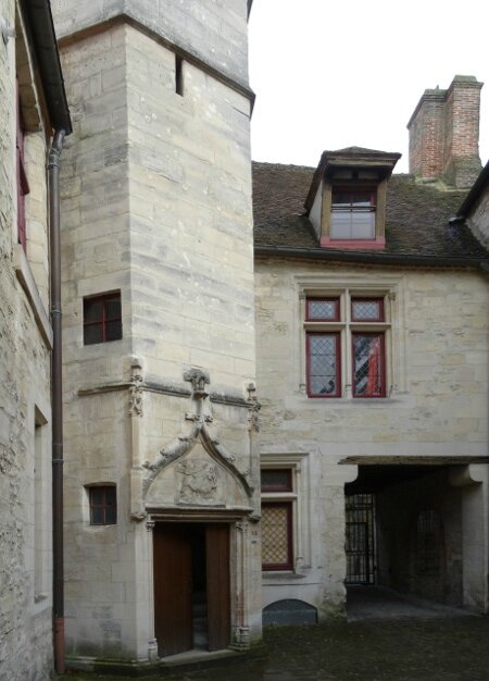 Cour Dauphin2