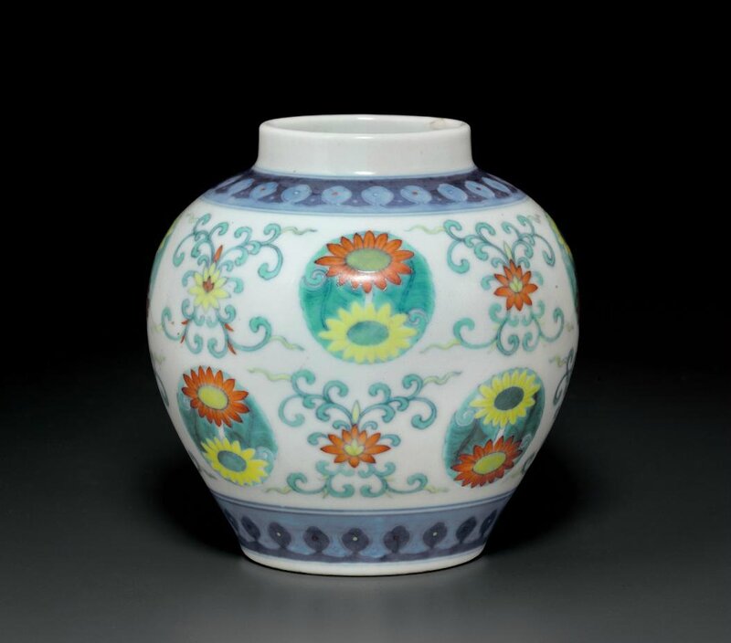 A small doucai jar, Qianlong six-character seal mark in underglaze blue and of the period (1736-1795)