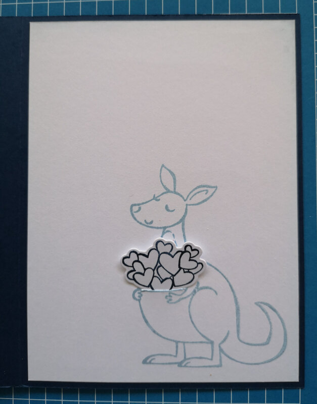 21r Carte kangourou et bouquet de coeurs