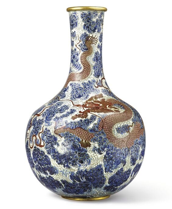 An extremely rare and large cloisonné enamel 'Dragon' tianqiuping, Qing dynasty, Yongzheng period (1736-1795)