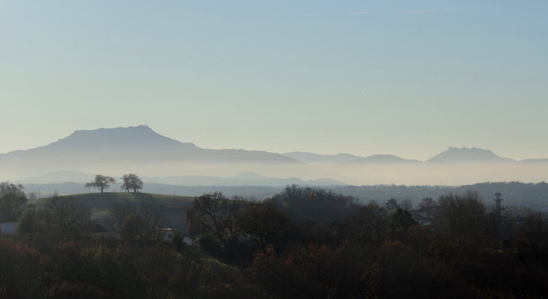 Villefranque, Route des Cimes, vue sur la Rhune et Trois couronnes (64)