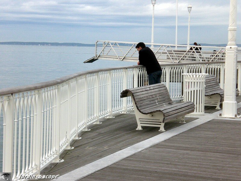 Bancs sur la jetée Thiers en Arcachon (33)