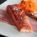 <b>Saumon</b> laqué à la grenadine et cannelle