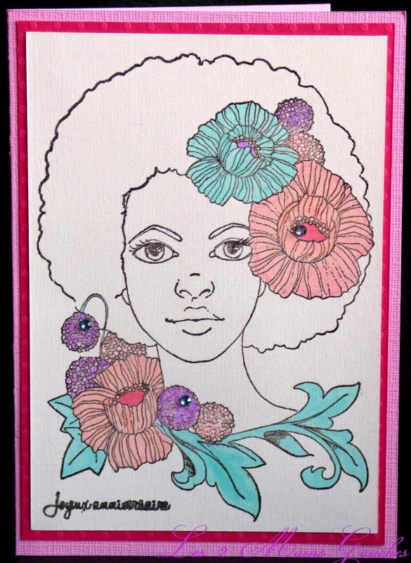 carte d'anniversaire avec visage de femme et fleurs pastel