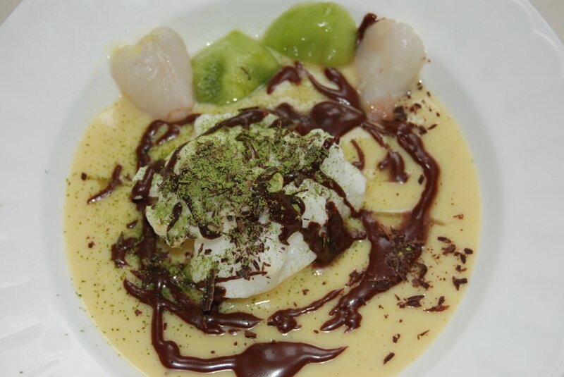 Oeufs à la neige, chocolat et thé matcha