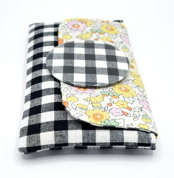 pochette liberty jaune et vichy noir