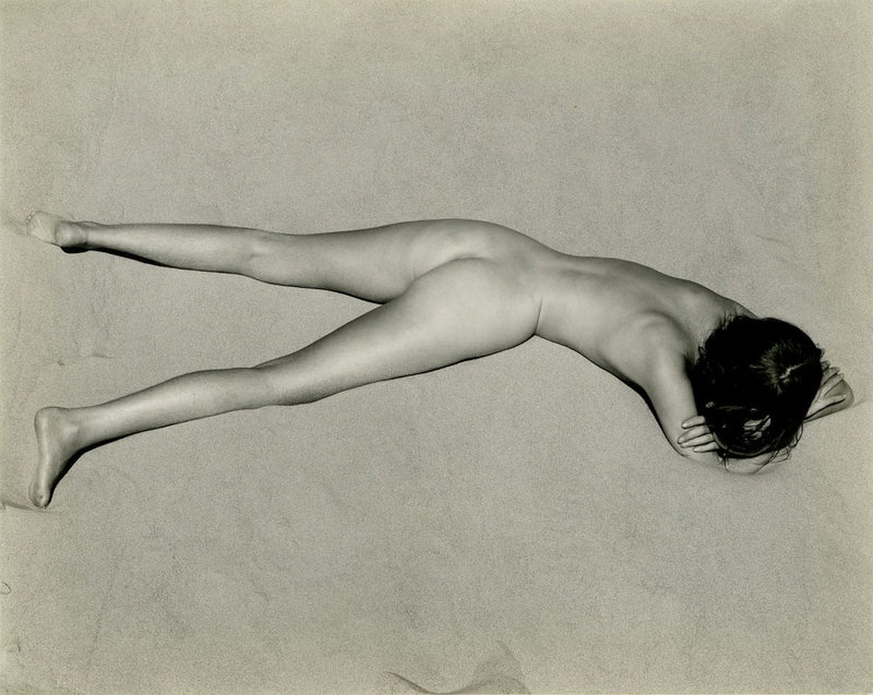 edwynnhoukgallery-edward-weston-nude-on-sand-oceano-1936
