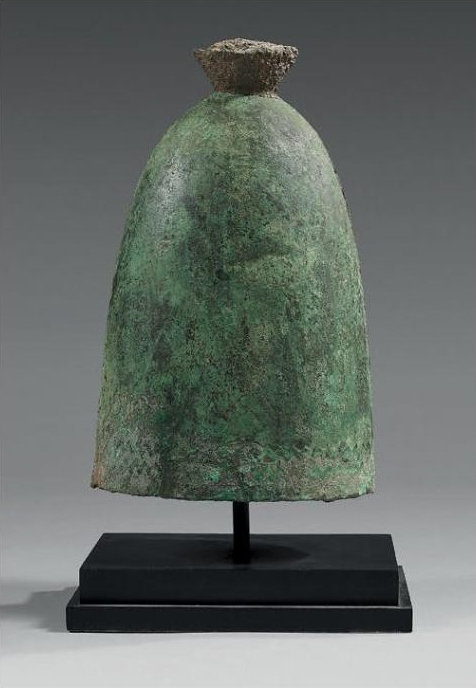 Cloche cérémonielle en bronze à patine verte de fouille, Vietnam, Culture Dông Son, IIIe-IIe siècle avant J