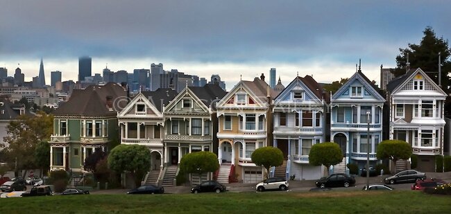 Seven-Sisters-Painted-Ladies-Victorian-Homes-and-city-skyline-Alamo-Square-Haight-Ashbury-District-San-Francisco-CA-8847