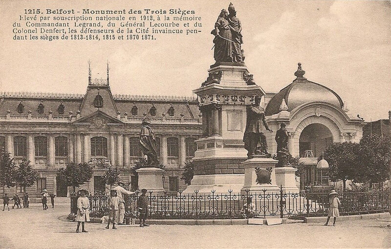 Belfort CPA 10 Place République Monument 3 Sièges 1215