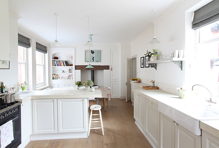 beautiful-simple-kitchen-in-white