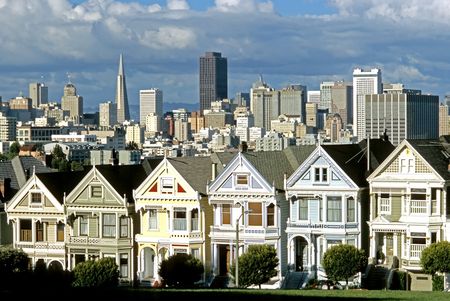 san_francisco_landscape_picture_of_classic_multi_colored_duplex_homes_and_downtown_high_rise_buildings