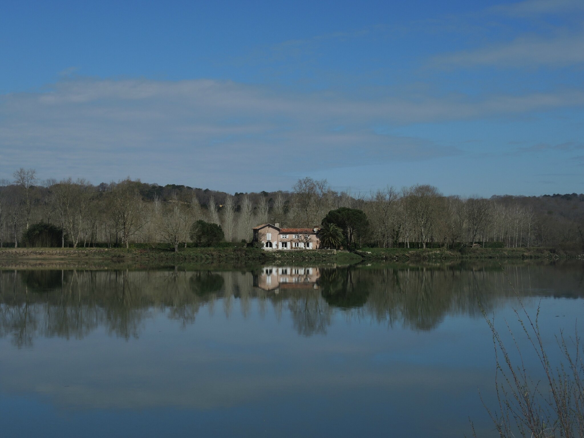 Peyrehorade, bord d'Adour, au loin (64)