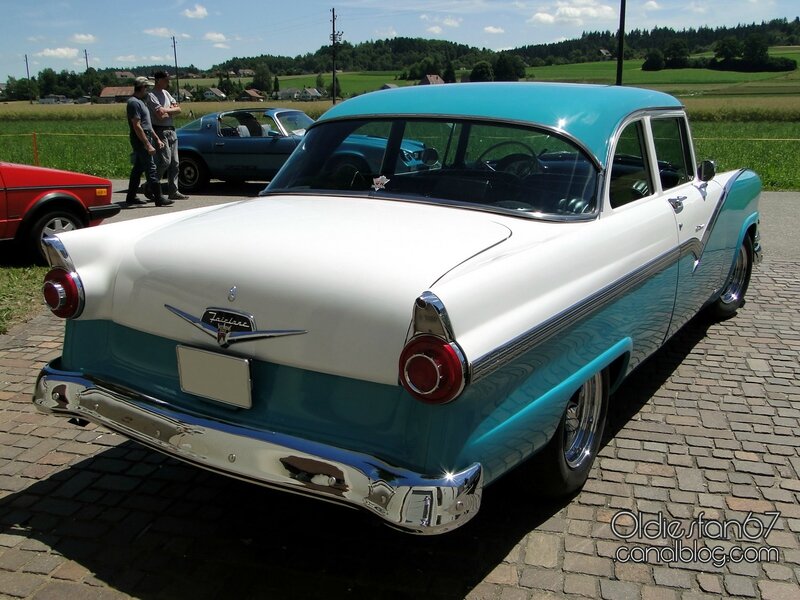 ford-fairlane-club-sedan-1956-02