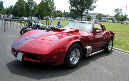 Chevrolet_corvette_custom_01