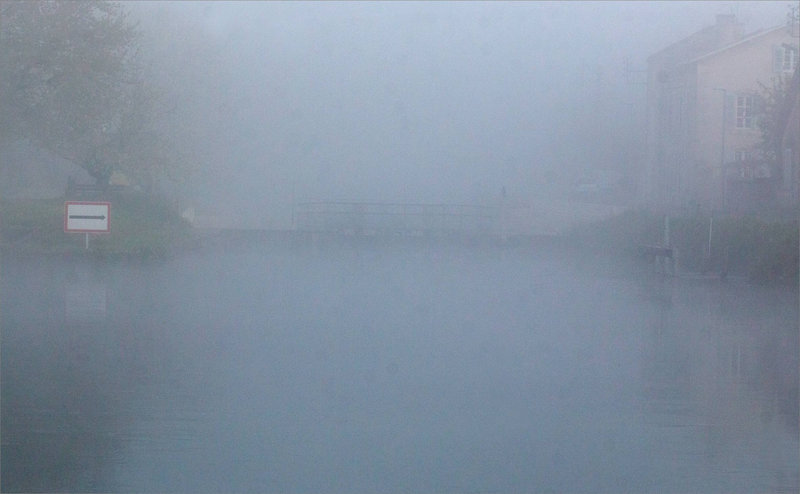 Brouillard panneau flêche 090422