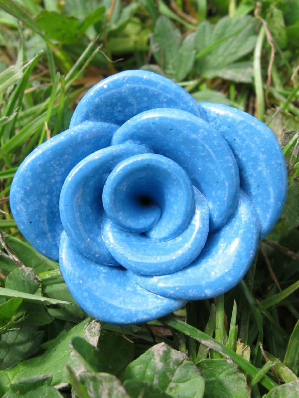 bague fimo en forme de rose bleu