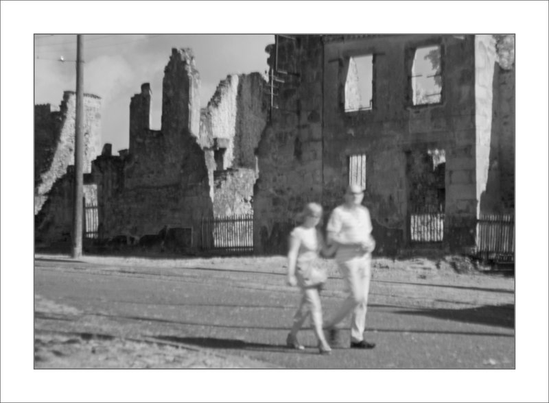 Oradour couple touristes IR 120814 2