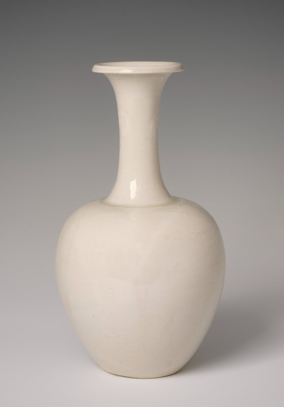 Xing-yao Bottle Vase, Tang Dynasty, 680-908 AD