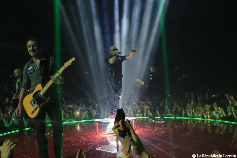pascal-obispo-a-enflamme-le-galaxie-d-amneville-hier-soir-pour-le-plus-grand-plaisir-de-ses-fans-venus-en-nombre-photo-gilles-wirtz (3)