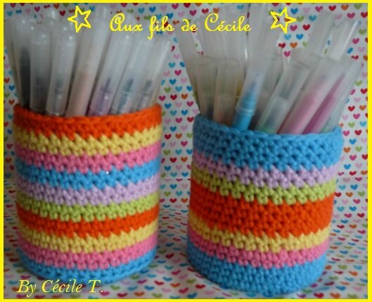 Pots à crayons colorés