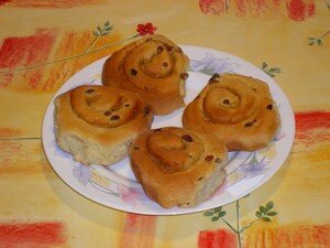 Brioches aux raisins recettes dessert Petites brioches comme des pains au lait