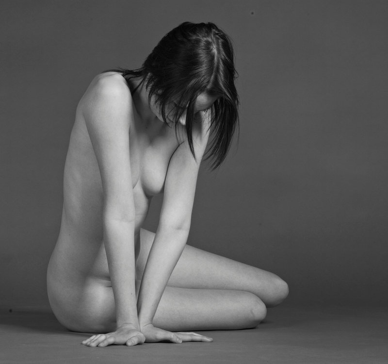 Kjeld Agerskov -Side view of woman 02