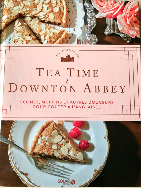 livre Tea time à Downtown Abbey