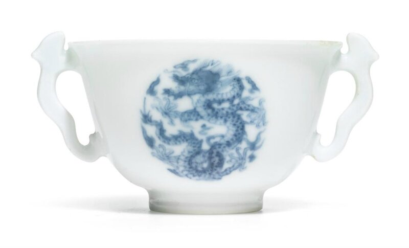 A blue and white ‘dragon medallion’ handled cup, Kangxi mark and period (1662-1722)