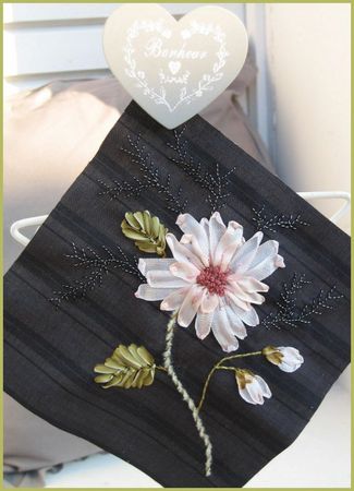 2011-09-29, fleurs tissu noir11