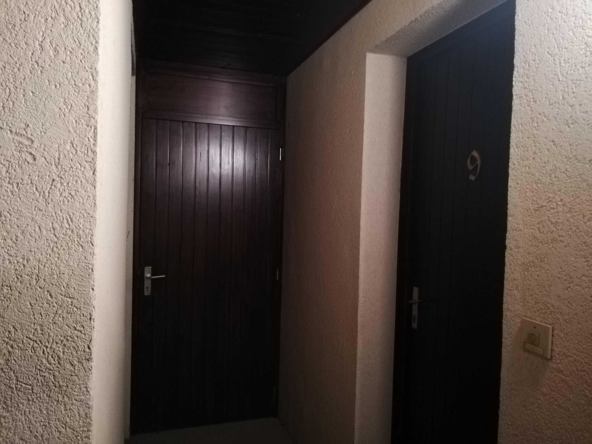 1 Entrée appart et placard coursive