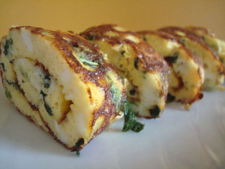 …Omelette roulée au comté et au cresson… recettes entrees Verrine cresson, féta et tomate cerise