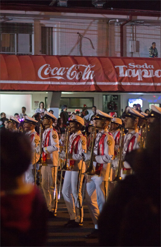 J11 CR San Jose fete nuit 1 151218 ym 53 fanfare Coca