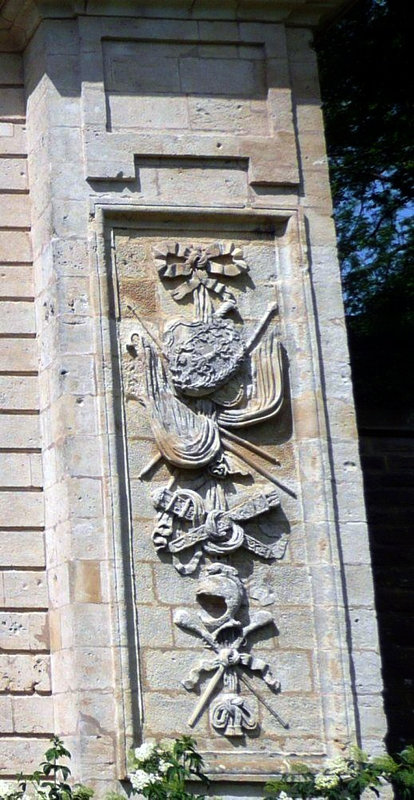 Porte de fr Longwysculpture-droite
