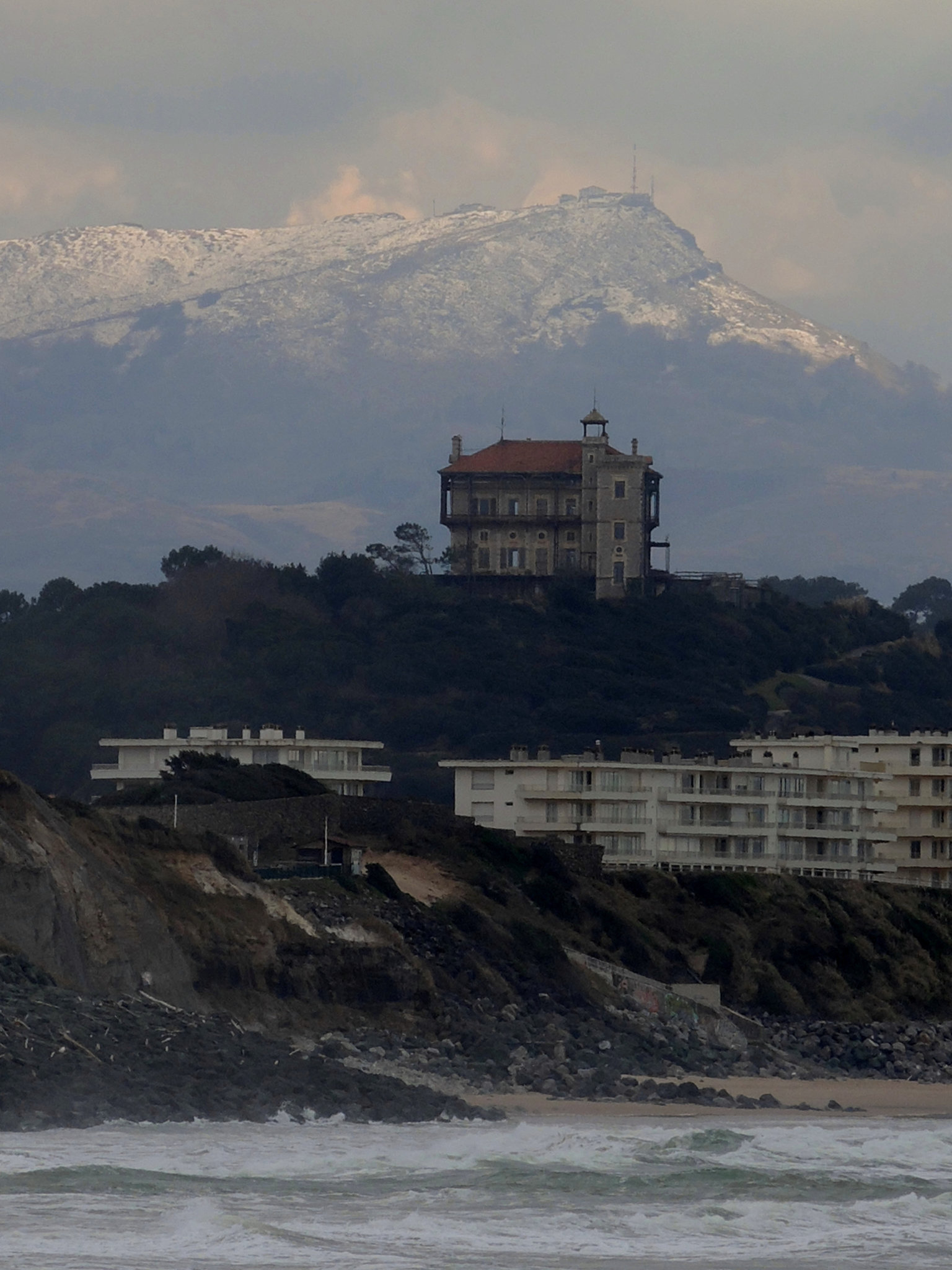 Biarritz, côte des Basques, la Rhune et Château d'Ilbarritz