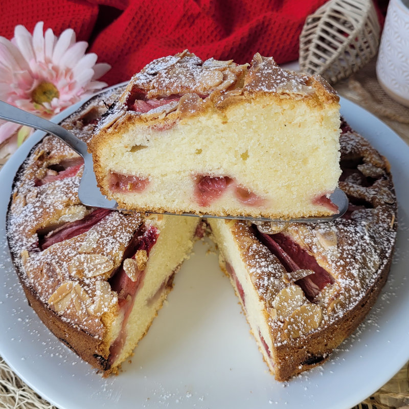 cathytutu gateau yaourt sans levure fraises amandes effillees delicieux leger gouter instagram blog nigella lawson (7)