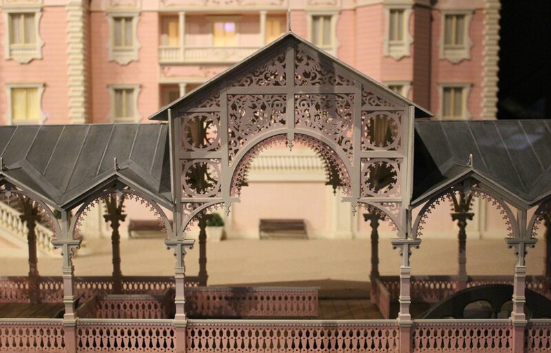 wes-anderson-follow-me-white-rabbit-alice-musee-miniature-lyon (10)