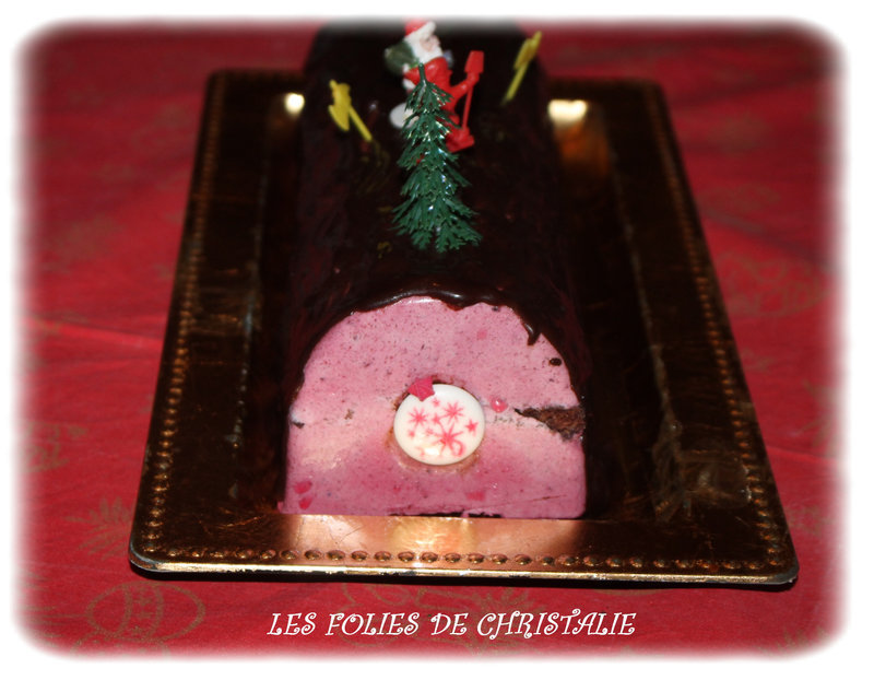 Bûche chocolat cassis