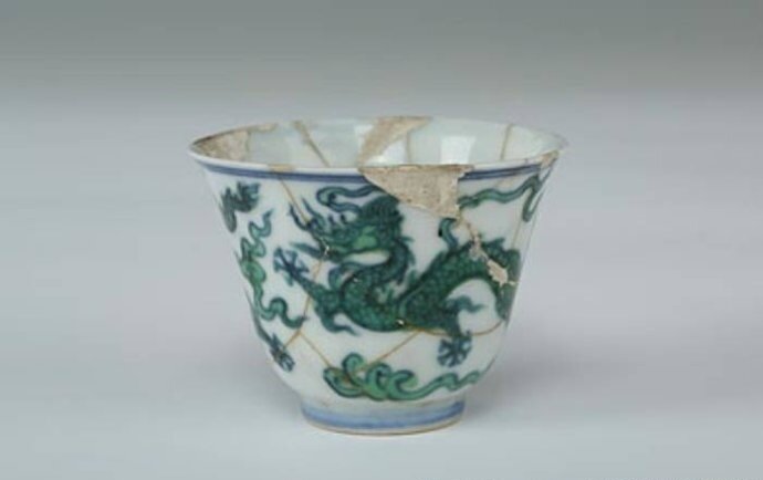 Bowl with the design of green dragons, Chenghua period (1465-1487)