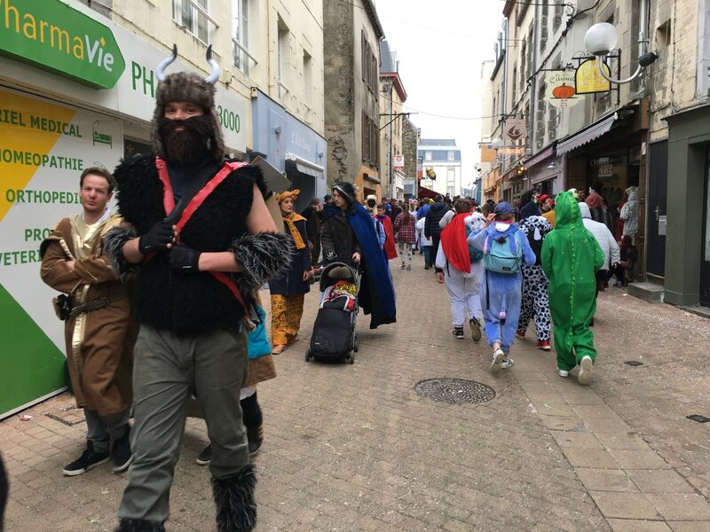 Carnaval de Granville la Grande Cavalcade dimanche 7 février 2016 char licorne cours Jonville carnavaliers rue Saint-Sauveur